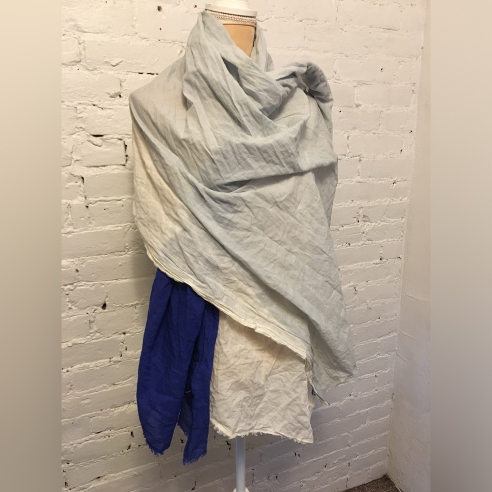 Mois Mont cotton wrap scarf blue & white color block large